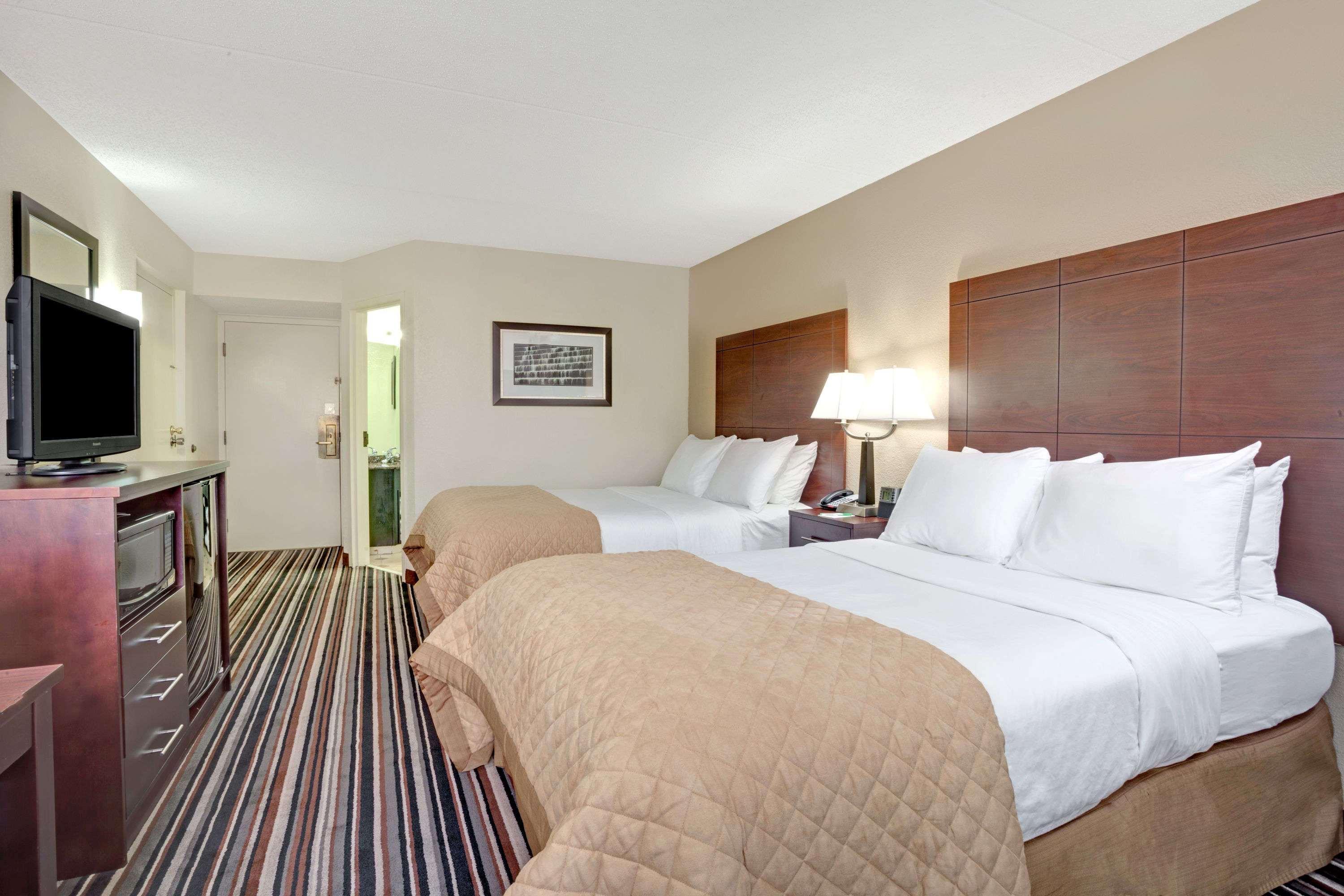 Wyndham Garden Charlotte Airport Southeast Hotel Bagian luar foto